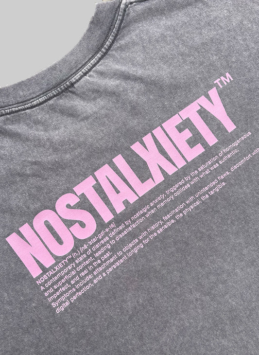 Camiseta NOSTALXIETY™ // Manisfesto - Grey Bubblegum Pink
