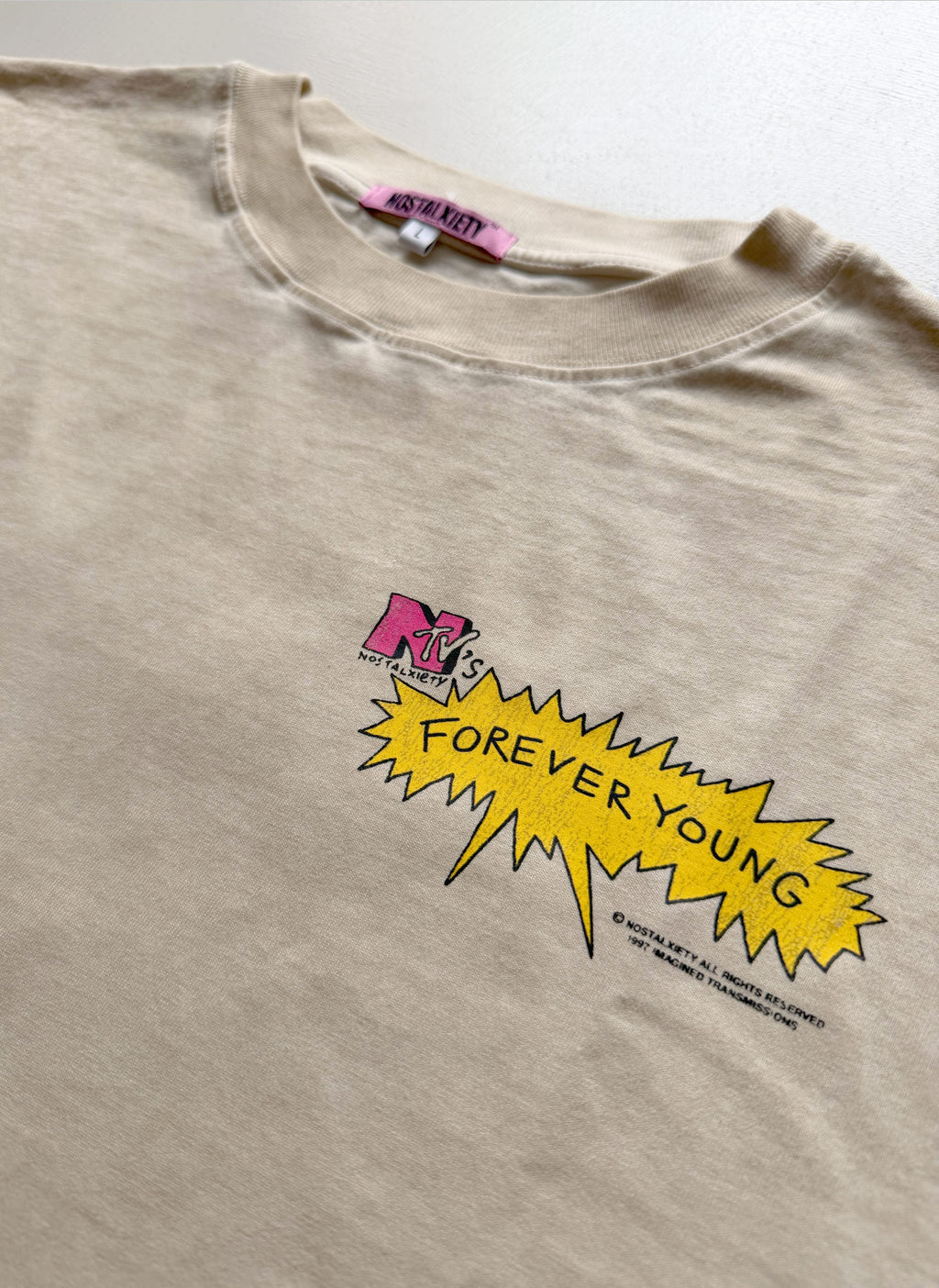 Camiseta oversize FOREVER YOUNG - Nostalxiety TV - Sand